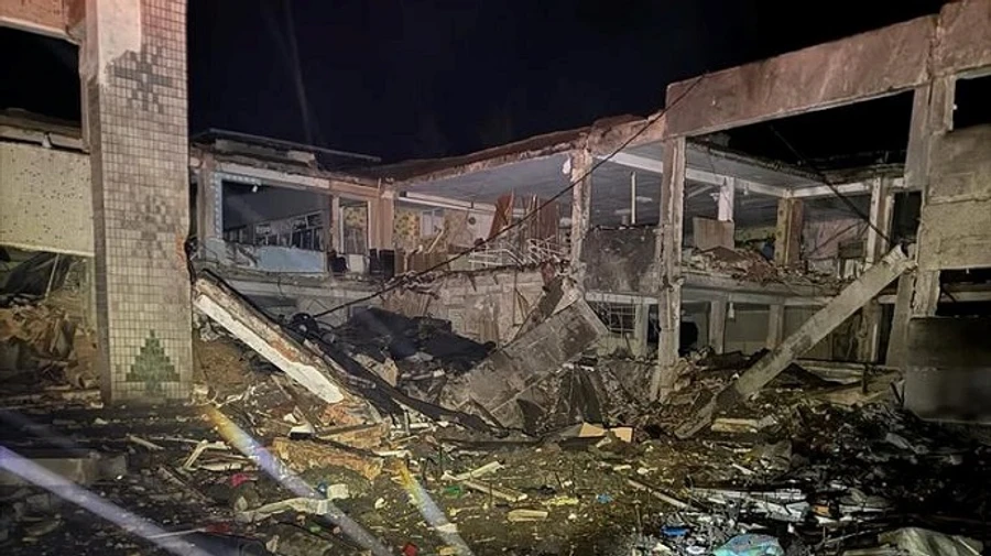 Росіяни атакували ракетами Курахове на Донеччині, зруйнували школу і дитсадок – ОВА