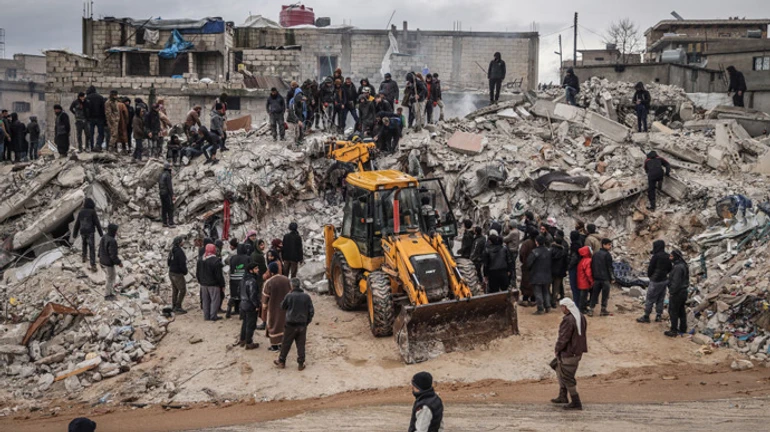 Турция объявила недельный траур по погибшим в результате землетрясения, жертв уже более 1650