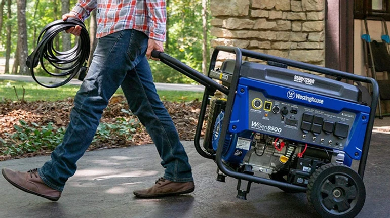 Пережити зиму з електрикою. Українці масово скуповують генератори: як правильно вибрати?