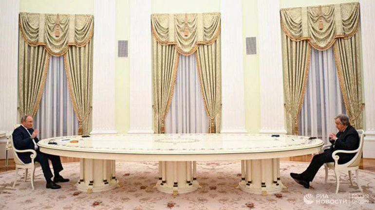 Путин отрицает боевые действия и наплел бреда о Мариуполе: Ситуация сложная, но простая