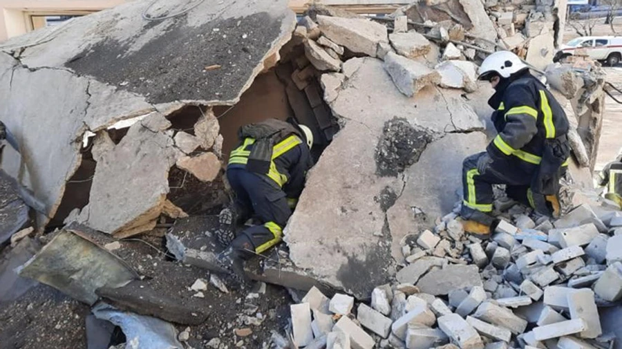 Russian troops again bomb places where Mariupol citizens were sheltering: people are under the rubble