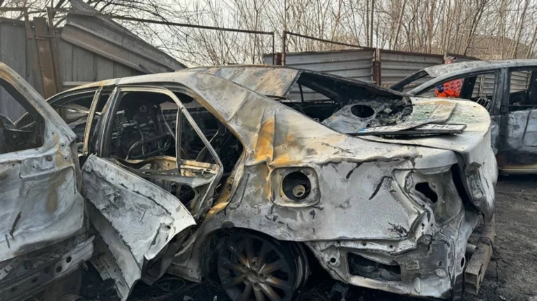 Атака на Днепр: 3 пострадавших, повреждены предприятия, многоэтажки и более 60 авто