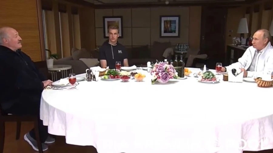 Лукашенко на переговори з Путіним привіз свого сина