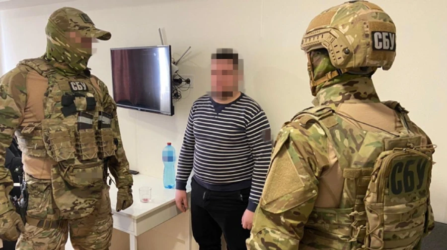 СБУ викрила банду, яка вибивала гроші для криміналітету
