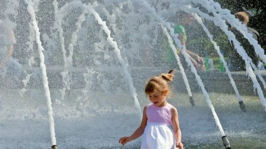 Днями Україну охопить спекотна погода