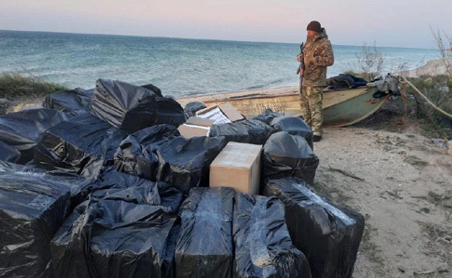 Контрабандисти возили цигарки з ОРДЛО морем повз російські кораблі