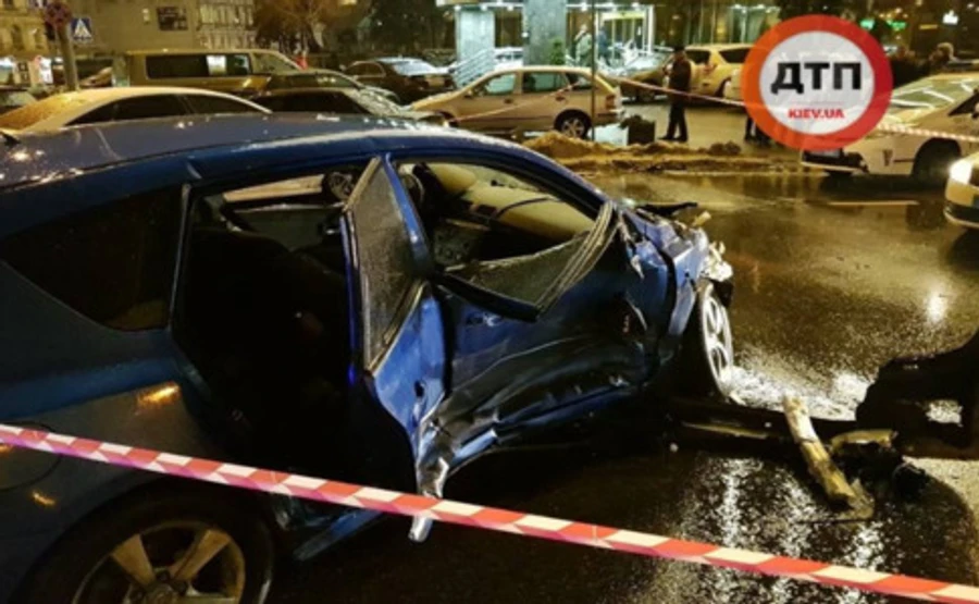 В Киеве возле Цирка столкнулись 5 автомобилей, есть погибшая