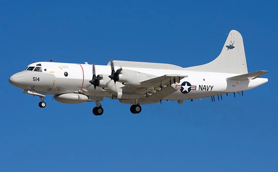 ВВС США показали, как российский СУ-27 перехватил самолет США над Черным морем