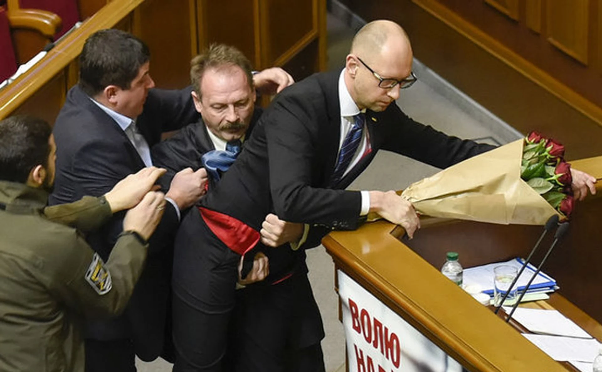 Книга політичних джунглів, або Як повертається Яценюк