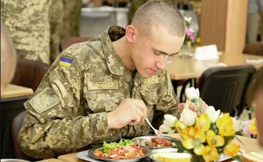 Одіозні фірми попри програш на торгах стали підрядниками Міноборони