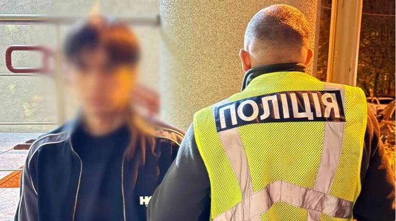 Не така, як на фото: у Києві чоловік побив дівчину після знайомства в інтернеті