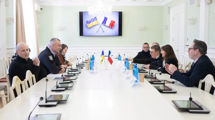 Paris sends generators to Kyiv