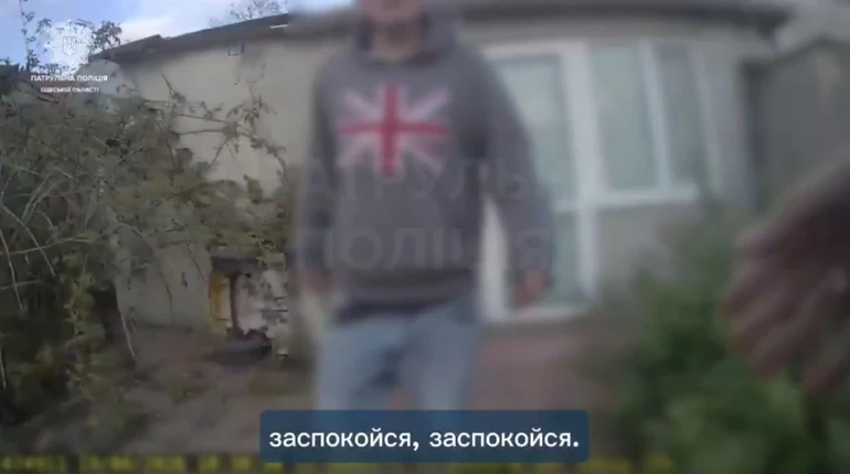 В Одессе полицейские задержали агрессивного мужчину с ножом, который ранил ребенка