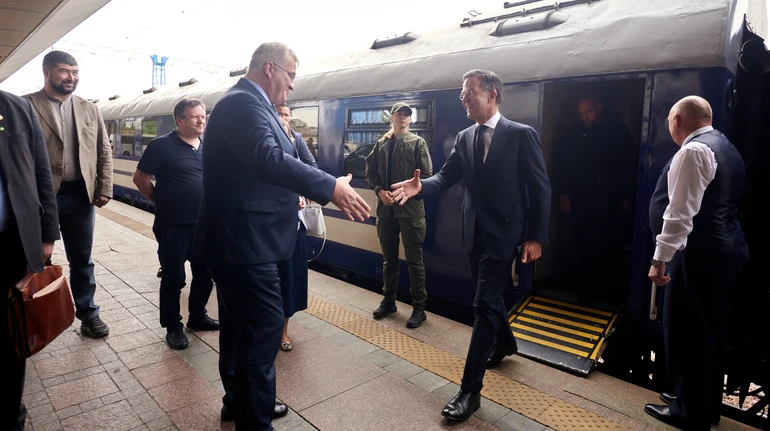 Генсек НАТО прибыл в Киев