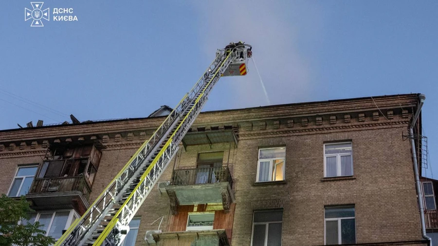 ГСЧС: В Киеве в результате атаки РФ пострадал человек, повреждены жилые дома
