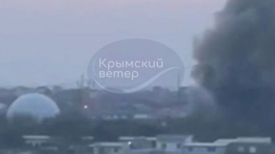 Explosions ring out in occupied Sevastopol and Yevpatoriia – video