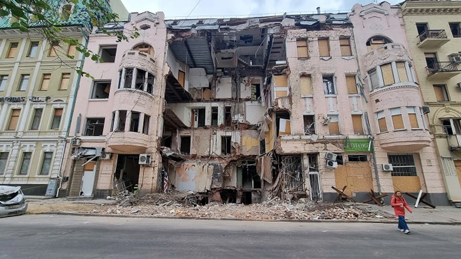 Rocket attacks on Kharkiv: emergency workers rescue 10 persons trapped, one injured