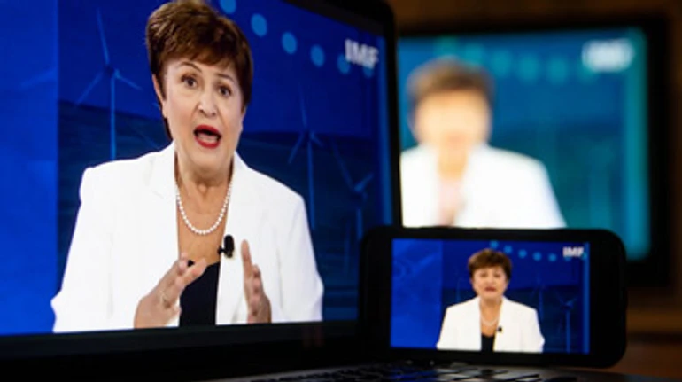 Пять главных прогнозов для мира и один – для России: главное из отчета МВФ о последствиях войны