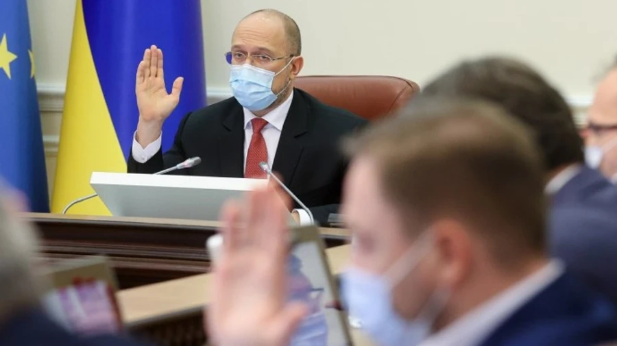 Кабмин предложил большие штрафы и тюрьму за подделку COVID-документов