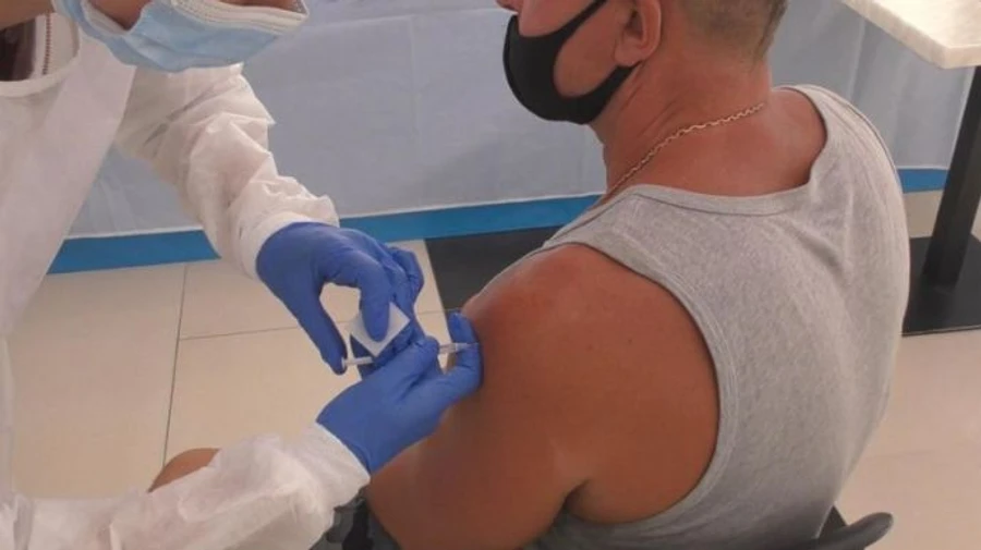 На выходные вакцинация идет на спад: в субботу привили 74 444 украинцев