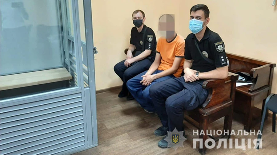 В Кривом Роге арестовали отчима, державшего 7-летнего ребенка на цепи