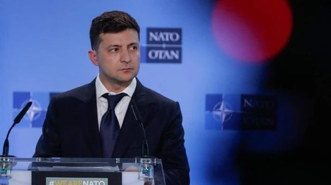 Зеленський перед візитом в Париж просить ЄС і НАТО узаконити шлюб з Україною