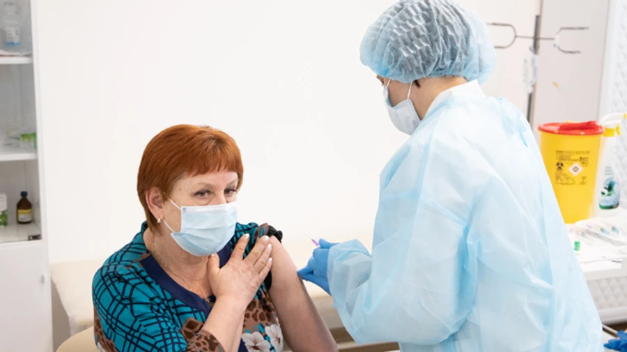 Очередь на вакцинацию растет: уже почти 450 тысяч 