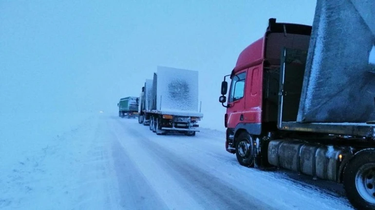 В 5 областях ограничат движение на дорогах из-за снегопадов