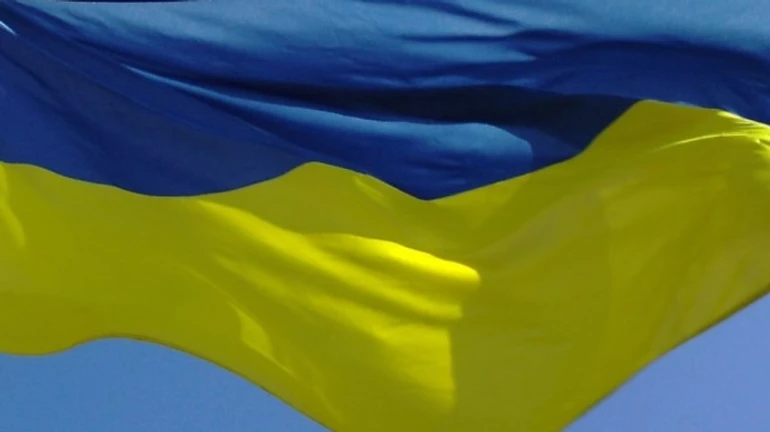 В небо над оккупированным Крымом запустили большой украинский флаг