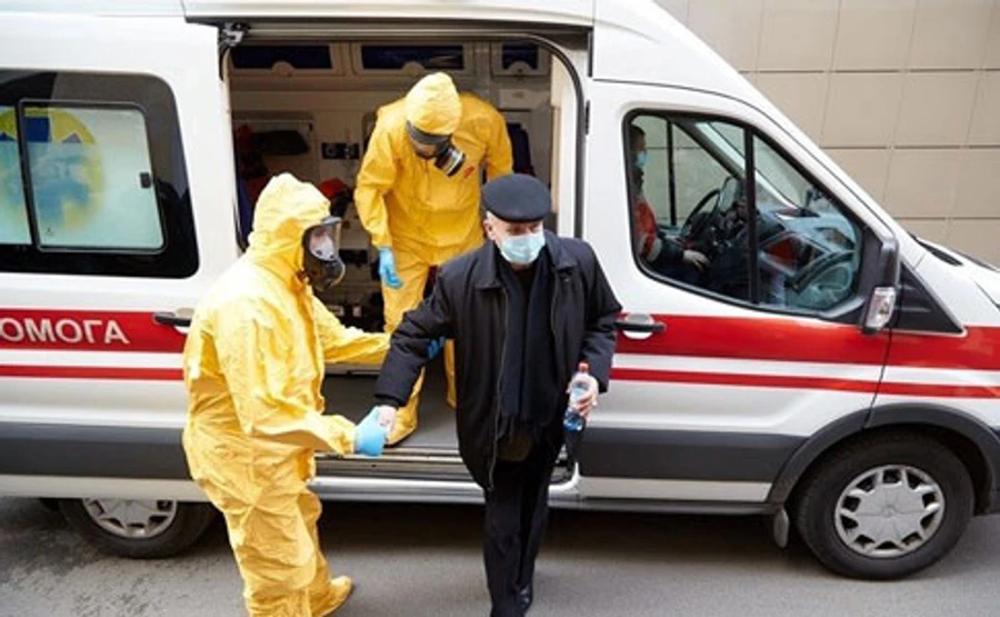 МОЗ: Працівникам швидких теж збільшать оклад утричі