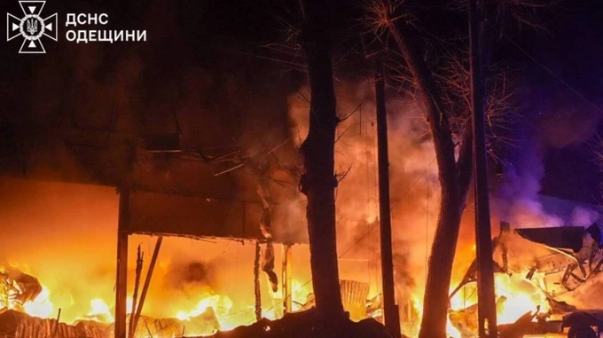 Спасатели показали последствия очередной массированной атаки РФ на Одессу