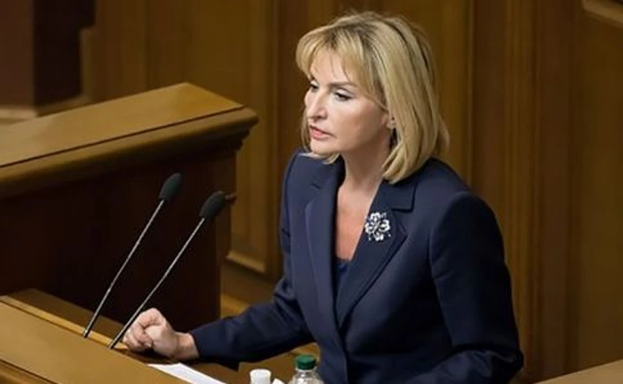 Луценко виголосила промову в Раді і склала мандат