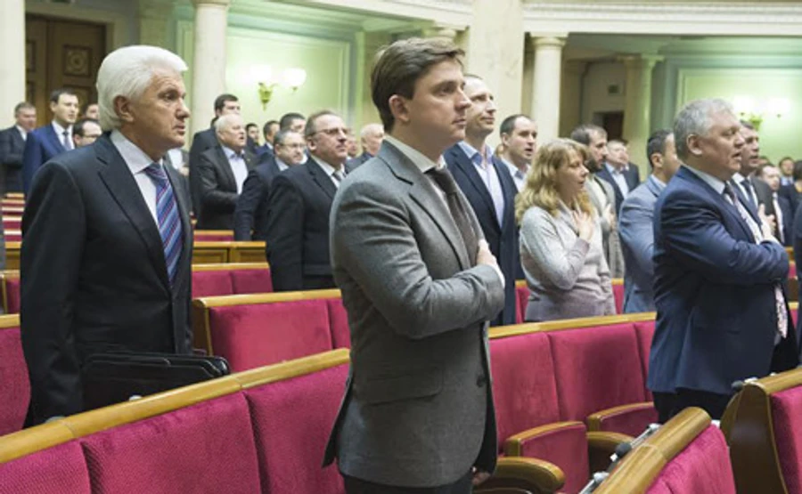 Дерибан землі на Жуковому завдав збитків на 81,7 млн – подання на Довгого