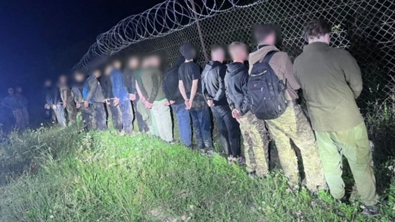 На Закарпатті затримали 19 чоловіків, які намагалися незаконно перетнути кордон