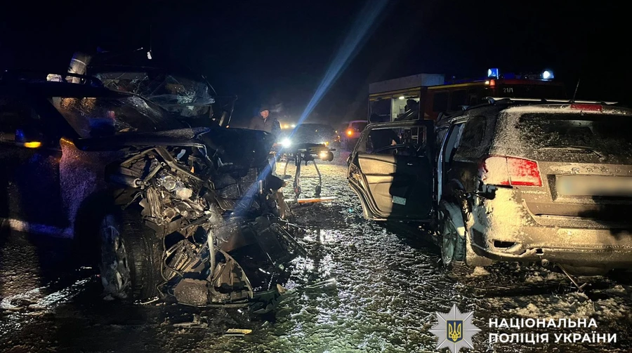 В ДТП в Киевской области погиб человек, 13 пострадавших