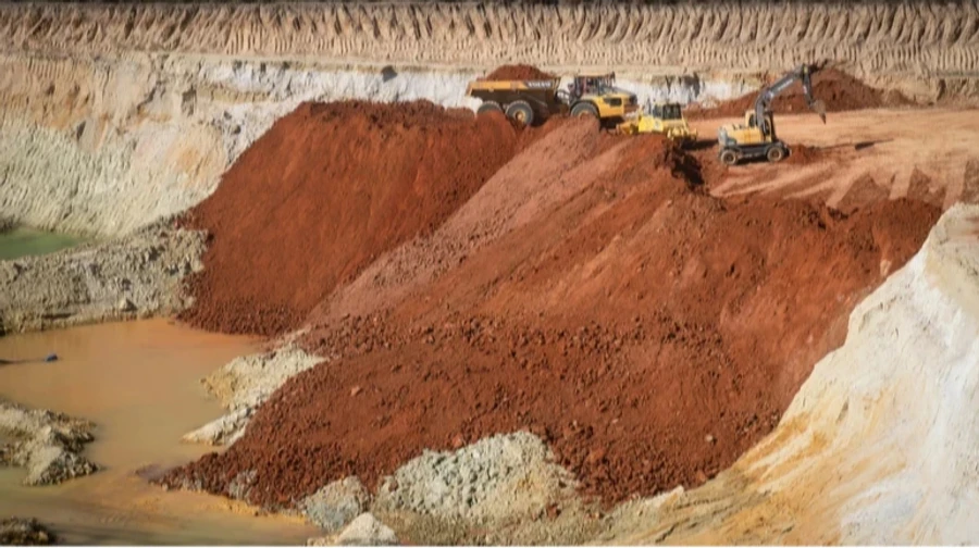 Ukraine awards one of its biggest lithium deposits to Trump-linked investors – NYT