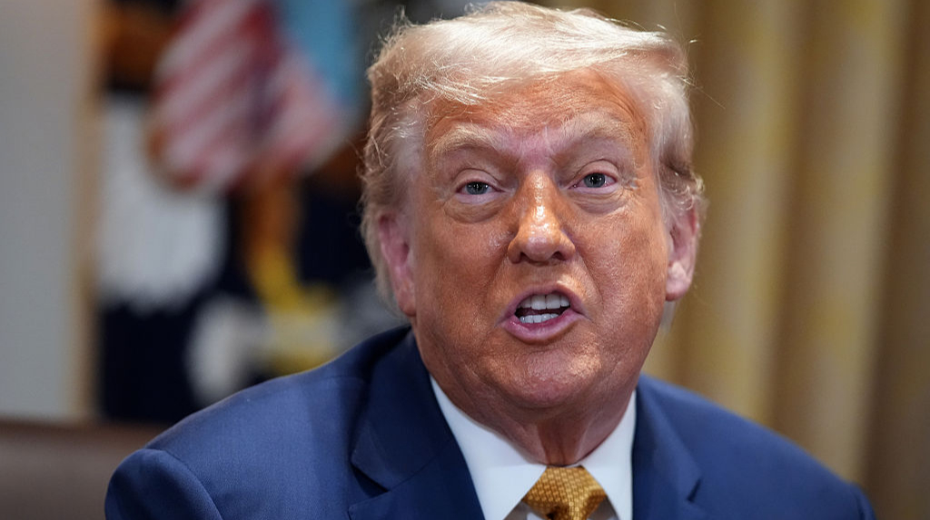 Трамп пригрозив, що битиме по мостах та електростанціях Ірану у відповідь на атаки в Ормузькій протоці