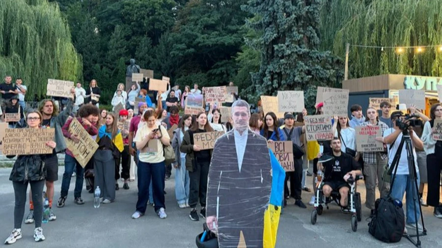 На седьмой день люди вновь вышли на митинги против отставки Федорова с поста министра обороны