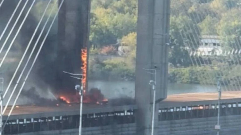 Два дрони влучили по Південному мосту в Києві: рух автобусів відновлюють, метро – поки ні