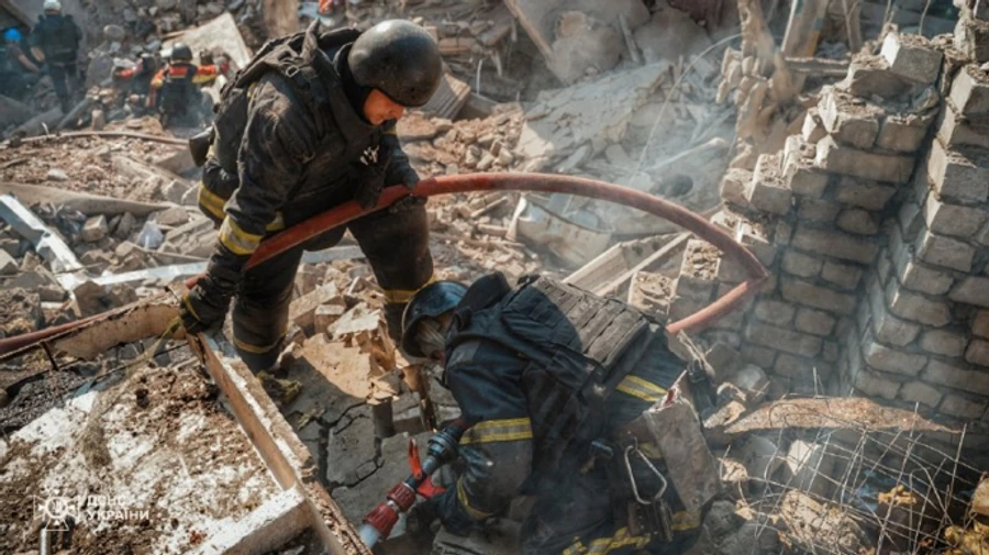 Росіяни били по Харкову і області: постраждала жінка, горіли будинки, пошкоджена залізниця