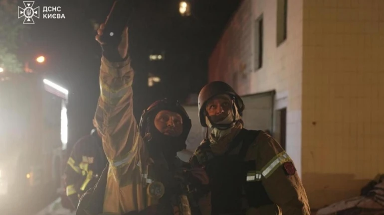 Спасатели показали последствия вражеской комбинированной атаки на Киев