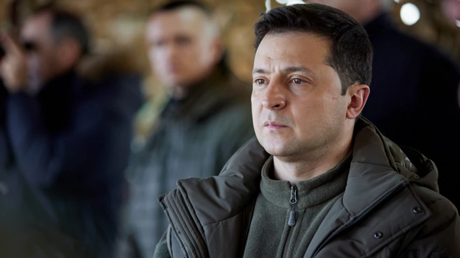 Зеленский призвал не паниковать: Нас атакуют не только бомбы, но и фейки