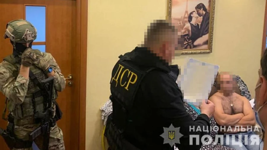 Предпринимателю сожгли магазины, а затем требовали 7 млн гривен в биткоинах