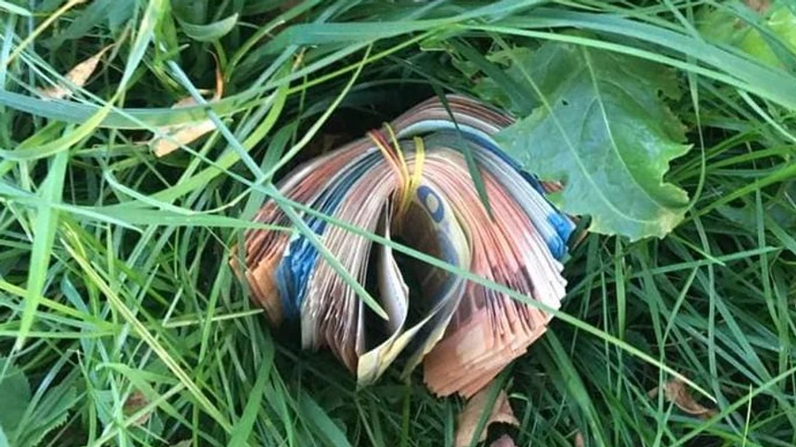 Нашли 9 тысяч евро и получили премию: как оценили поступок пограничников