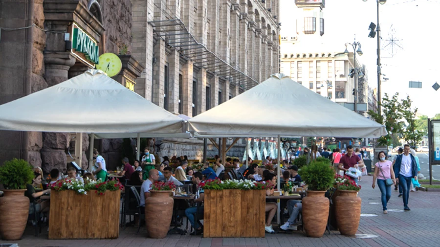 На Хрещатику перевірили кафе і ресторани: порушникам карантину виписали штрафи