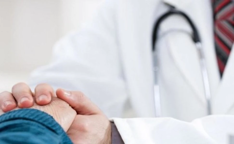 Коронавірус знайшли у лікарів, які контактували з породіллею перед її смертю