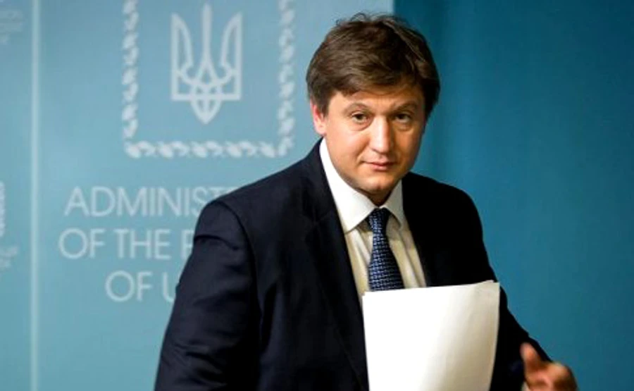 Finance Minister Explains Cutting University Stipends