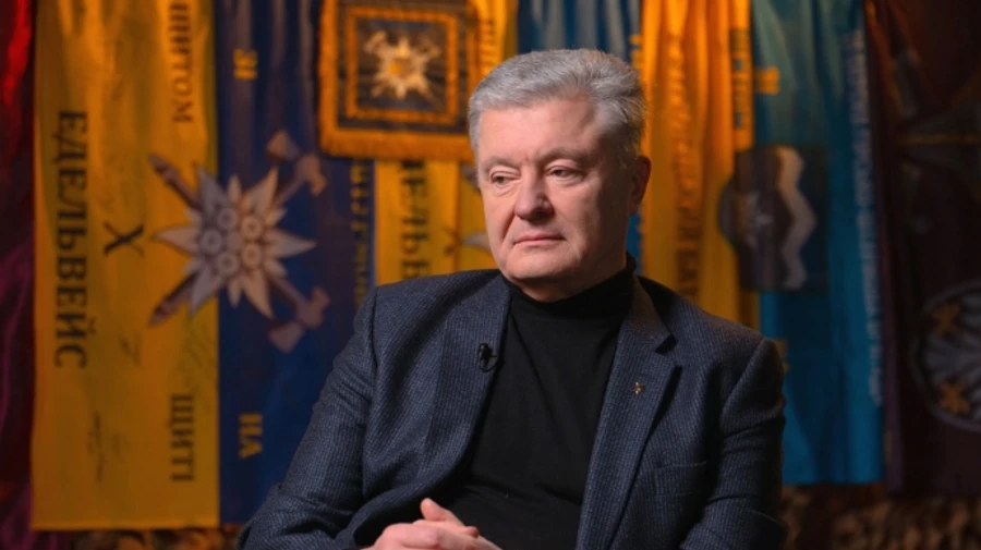 Порошенко про санкції: Не можу каву на заправці купити, але ключове – не це