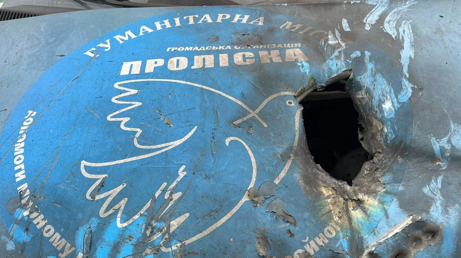 In Kostyantynivka, the Russians attacked with a drone a car of a humanitarian mission with foreign journalists