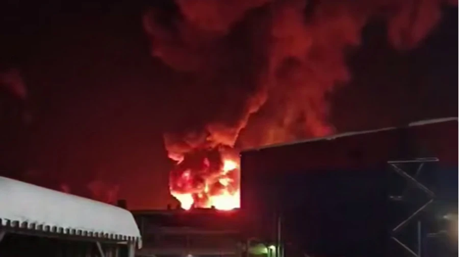 Дрони атакували Псковську область: у Великих Луках горить нафтобаза